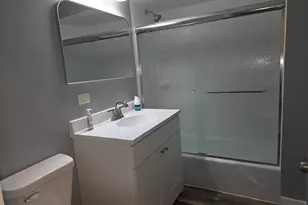 634 W Ridgeland Ave, Waukegan, IL 60085 - Photo 8