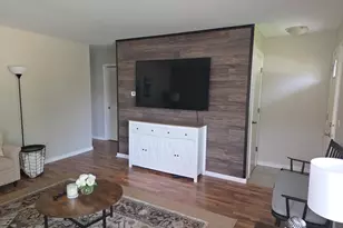 651 W Wrightwood Ave, Addison, IL 60101 - Photo 2