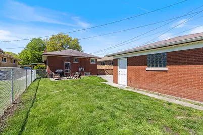 9247 S Ridgeway Avenue, Evergreen Park, IL 60805 - Photo 22