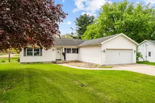 409 Barbara St, Mount Morris, IL 61054 - Photo 1