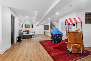 2147 W Thomas St, Chicago, IL 60622 - Photo 22