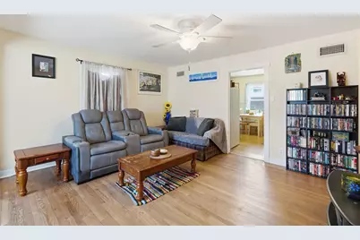 10443 W Medill Avenue, Melrose Park, IL 60164 - Photo 4
