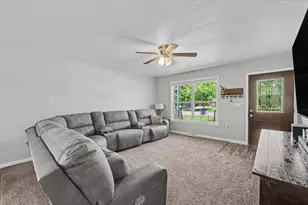 320 E Bogardus St, Paxton, IL 60957 - Photo 4