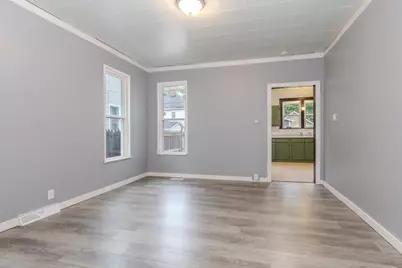 609 E Water Street, Pontiac, IL 61764 - Photo 8