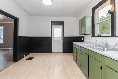 609 E Water Street, Pontiac, IL 61764 - Photo 16