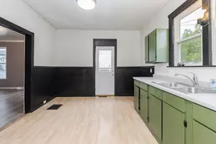 609 E Water St, Pontiac, IL 61764 - Photo 16