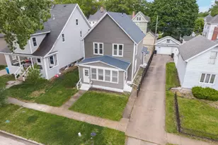 609 E Water St, Pontiac, IL 61764 - Photo 2