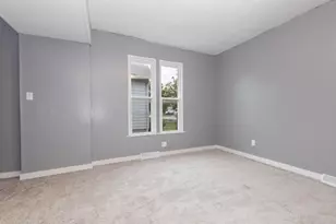 609 E Water St, Pontiac, IL 61764 - Photo 12