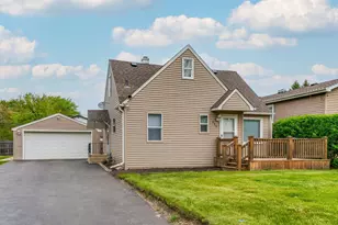 526 Clover Ln, Round Lake Beach, IL 60073 - Photo 1