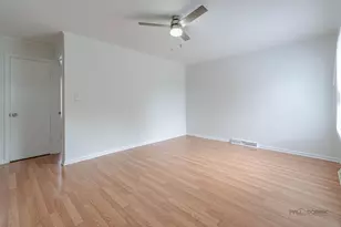 526 Clover Ln, Round Lake Beach, IL 60073 - Photo 6