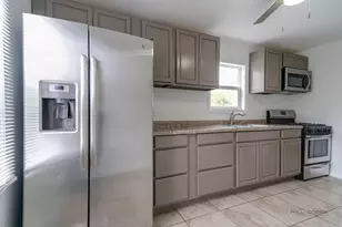 526 Clover Ln, Round Lake Beach, IL 60073 - Photo 12