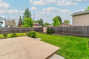 526 Clover Ln, Round Lake Beach, IL 60073 - Photo 20