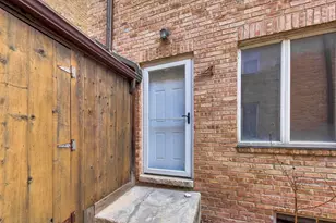 858 W Ainslie St, Chicago, IL 60640 - Photo 4