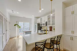 1219 W Grenshaw St, Chicago, IL 60607 - Photo 2