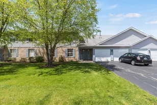1129 N Red Oak Cir, Round Lake Beach, IL 60073 - Photo 2