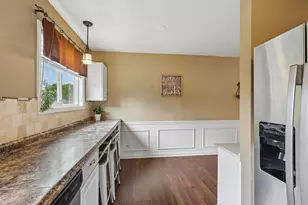 3085 Timber Hill Ln, Aurora, IL 60504 - Photo 8