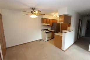 727 Elm Ln, Woodstock, IL 60098 - Photo 10