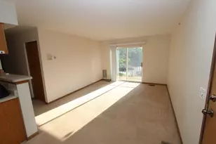 727 Elm Ln, Woodstock, IL 60098 - Photo 2
