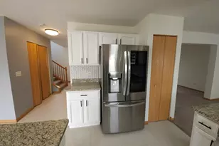 318 Zinnia Dr, Romeoville, IL 60446 - Photo 16