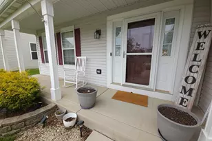 318 Zinnia Dr, Romeoville, IL 60446 - Photo 2