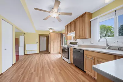 6806 Prairieview Avenue, Woodridge, IL 60517 - Photo 10