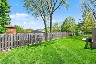 75 Wildwood Dr, Roselle, IL 60172 - Photo 22