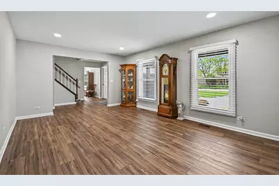 75 Wildwood Drive, Roselle, IL 60172 - Photo 2