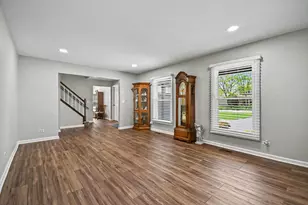 75 Wildwood Dr, Roselle, IL 60172 - Photo 2