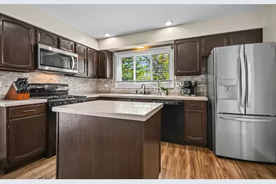 75 Wildwood Drive, Roselle, IL 60172 - Photo 4