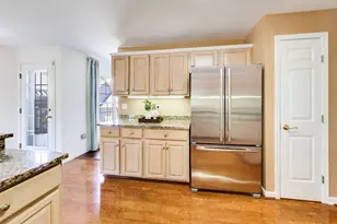 11171 Edgebrook Ln, Indian Head Park, IL 60525 - Photo 10