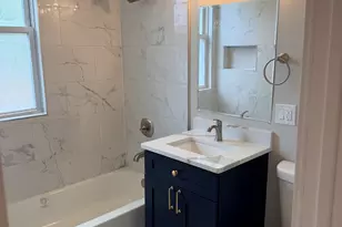 7754 S Burnham Ave, Chicago, IL 60649 - Photo 12