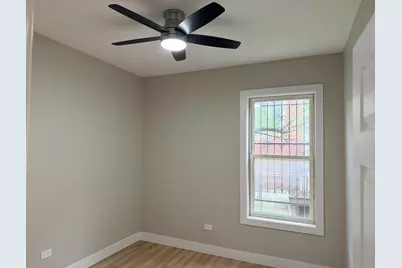 7754 S Burnham Avenue, Chicago, IL 60649 - Photo 8