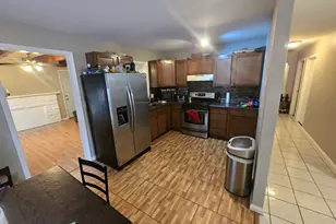 400 W Bellarmine Dr, Joliet, IL 60436 - Photo 4