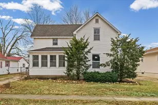242 E Pine St, Paxton, IL 60957 - Photo 2