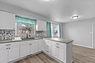 212 N 7th St, Cissna Park, IL 60924 - Photo 16