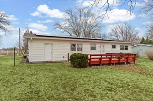 212 N 7th St, Cissna Park, IL 60924 - Photo 30