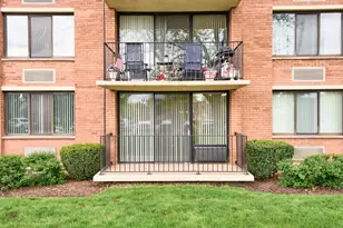 2000 St Regis Dr, Lombard, IL 60148 - Photo 16