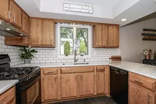 949 Manchester Ct, South Elgin, IL 60177 - Photo 10