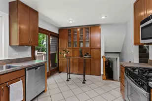 228 N Walnut Ln, Schaumburg, IL 60194 - Photo 4