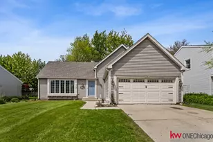 228 N Walnut Ln, Schaumburg, IL 60194 - Photo 1