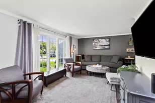 228 N Walnut Ln, Schaumburg, IL 60194 - Photo 10