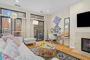 33 W Huron St, Chicago, IL 60654 - Photo 6