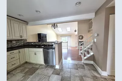 616 Claridge Circle, Hoffman Estates, IL 60169 - Photo 4