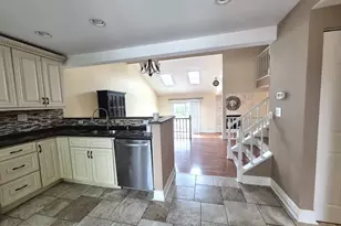 616 Claridge Cir, Hoffman Estates, IL 60169 - Photo 4