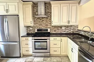 616 Claridge Cir, Hoffman Estates, IL 60169 - Photo 2