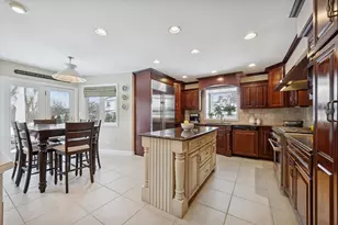 8401 Golfview Dr, Orland Park, IL 60462 - Photo 10
