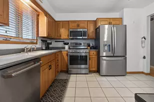32 Kenfield Cir, Bloomington, IL 61704 - Photo 12