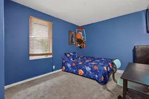 32 Kenfield Cir, Bloomington, IL 61704 - Photo 16
