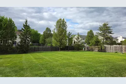 2560 W Sprce Drive, Round Lake, IL 60073 - Photo 38