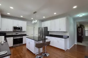 2560 W Sprce Dr, Round Lake, IL 60073 - Photo 14